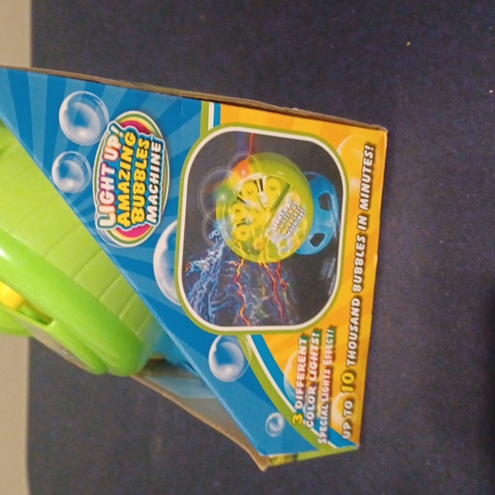 Amazing Bubbles Machine - Picture 3 of 3